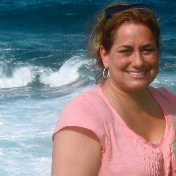 Alanna's Poshmark Closet  *Like this post! - Picture 3 of 8